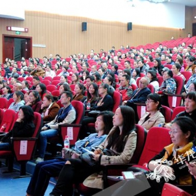 【转】家庭教育专家、优秀家长现场支招 两江巴蜀家长会“干货满满”