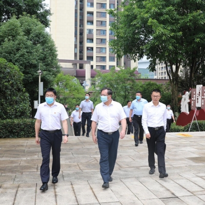 笃行守正促“双减”，锐意创新小灵准 — 市人大常委会调研两江新区“双减”工作，莅临两江巴蜀指导工作